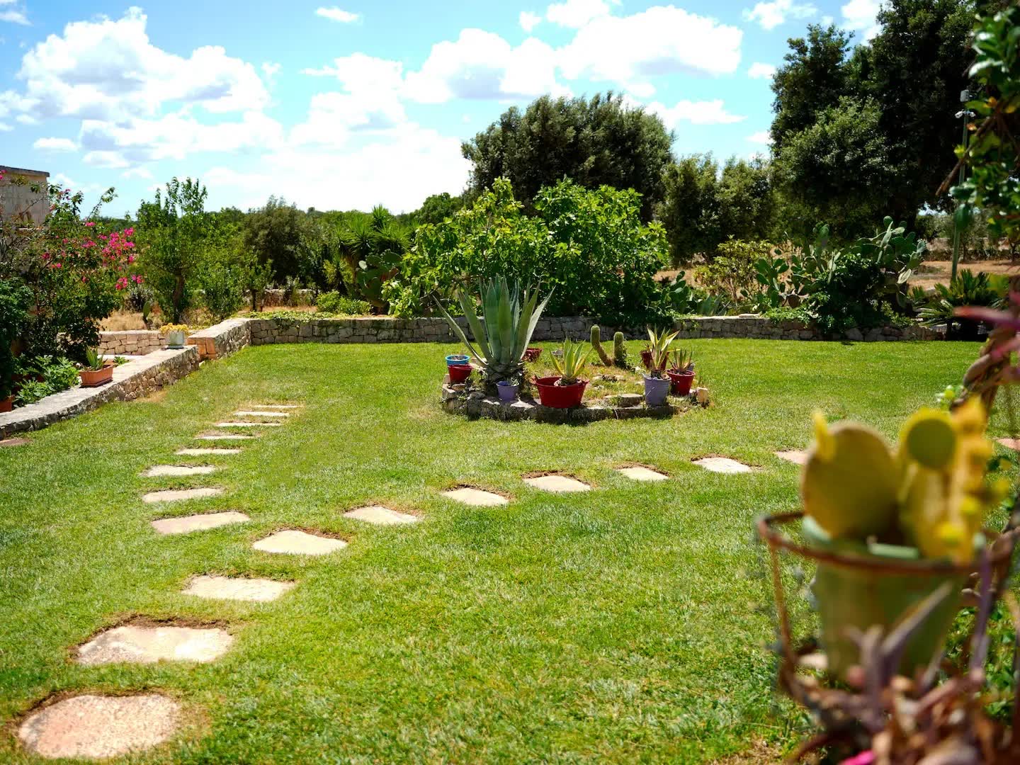 Vialetto nel giardino